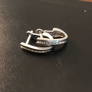 14 karat white gold with diamond earrings